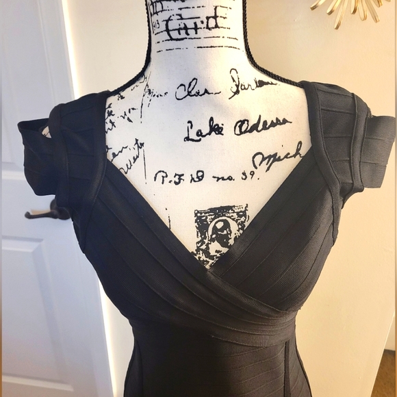 V-Neck Cut Out Black Bandage Dress - Picture 3 of 4